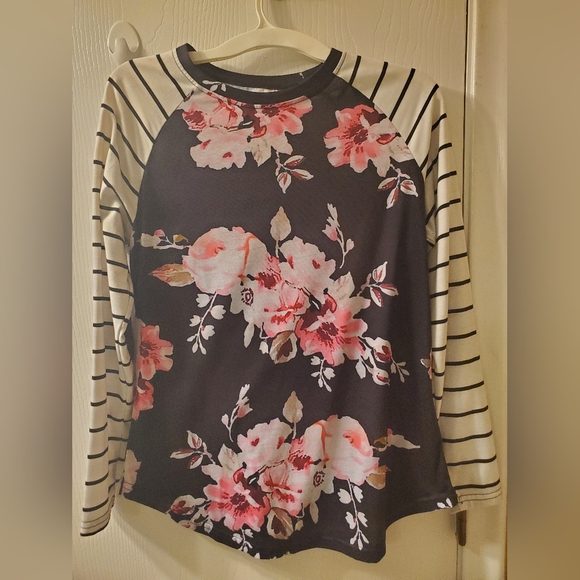 Floral top - Picture 1 of 4